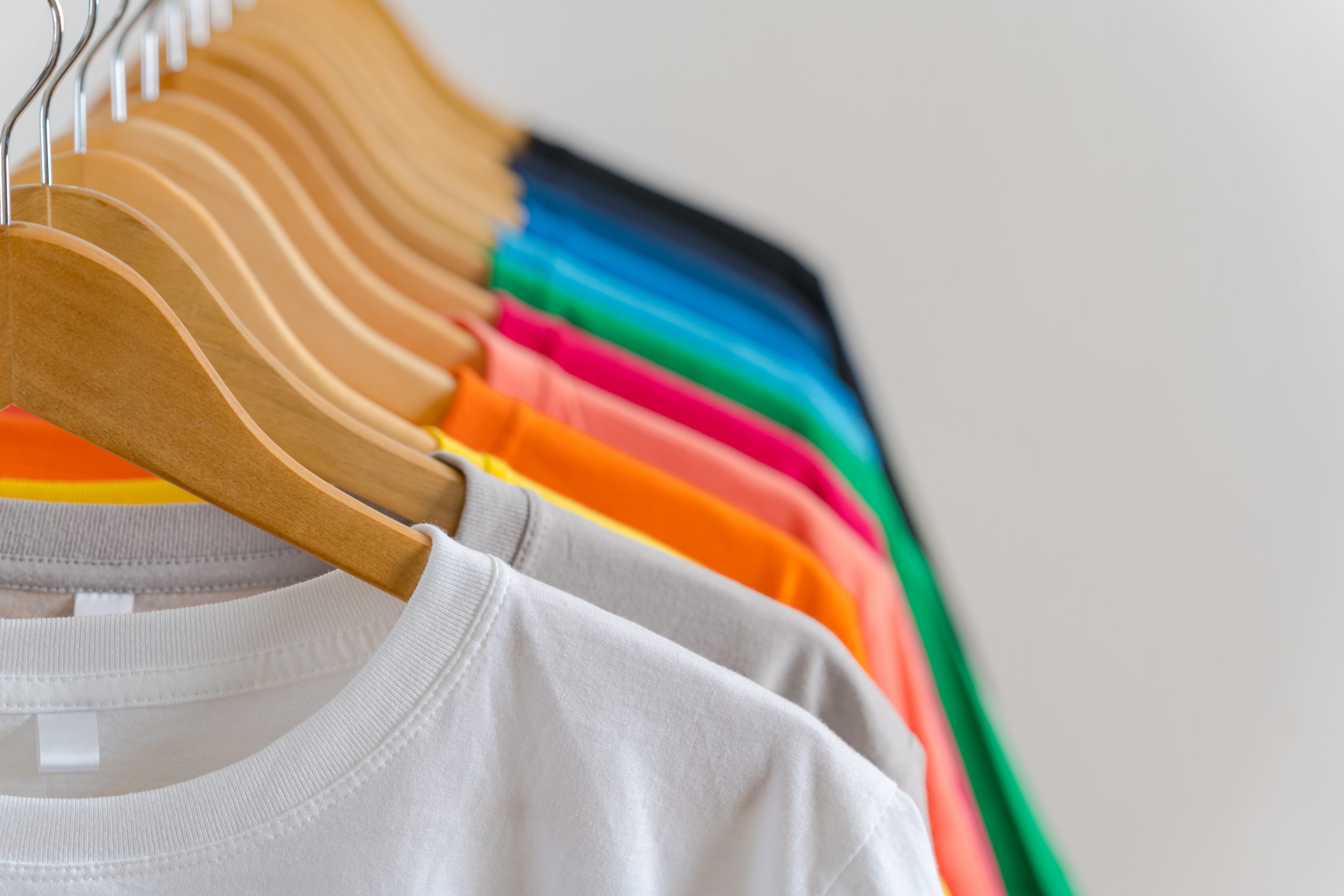 Tシャツのクリーニング料金相場 しみ抜きオプションやクリーニングにかかる日数